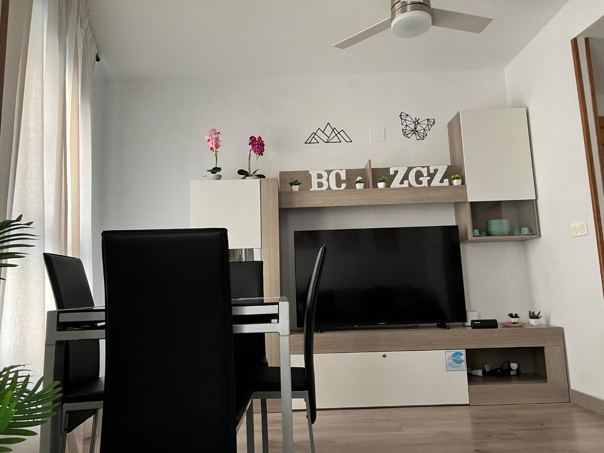 El Bc Zaragoza - Aljaferia Apartment Bagian luar foto