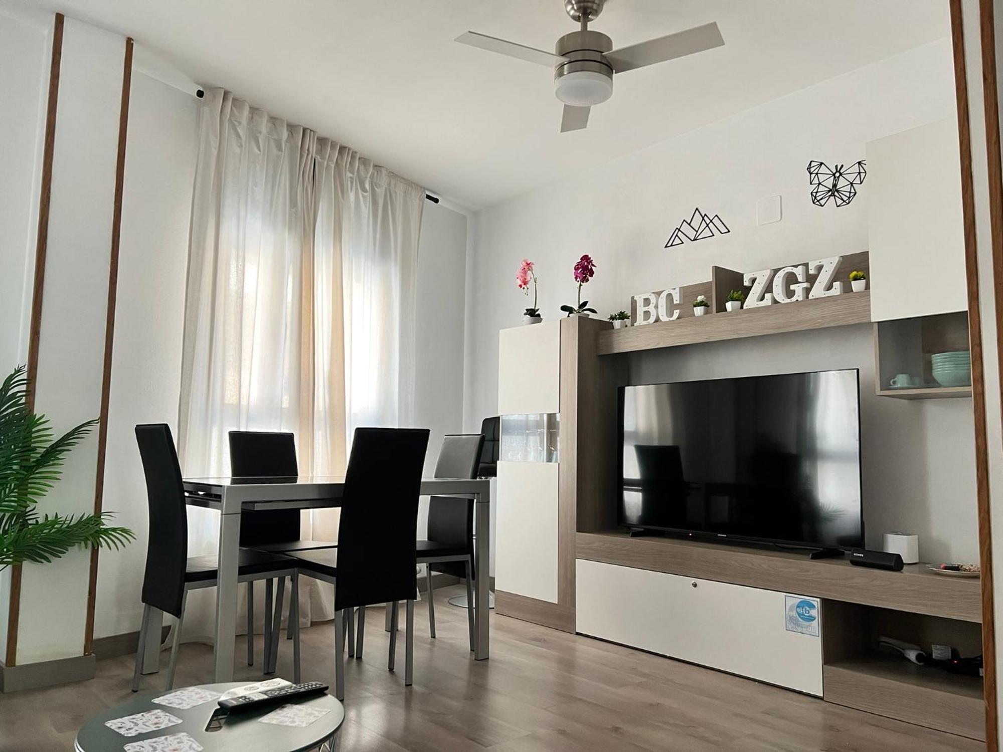 El Bc Zaragoza - Aljaferia Apartment Bagian luar foto