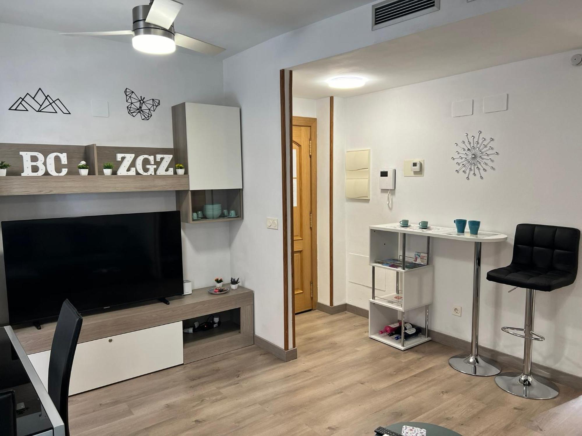 El Bc Zaragoza - Aljaferia Apartment Bagian luar foto